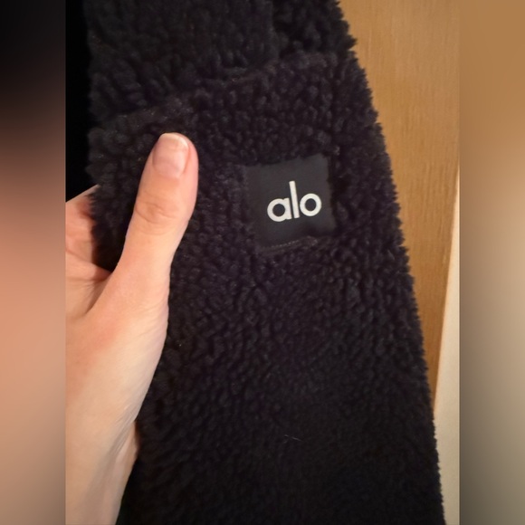 Alo Yoga Reversible Coat New Condition - Picture 2 of 15